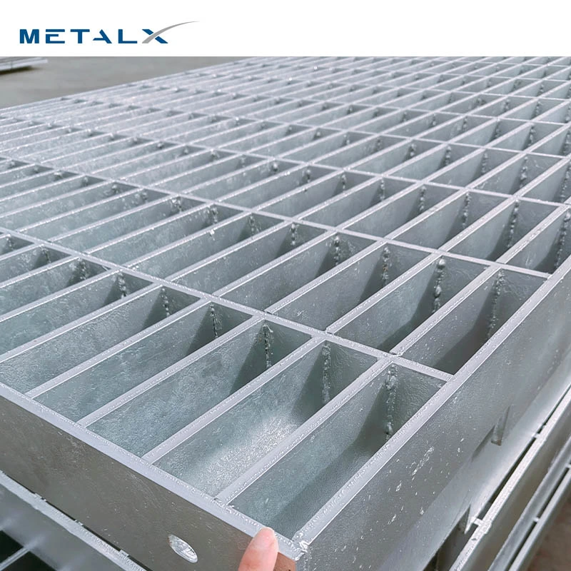 Hot Dipped Galvanized Steel Grating Cast Iron Trench Drain Grates/Grating Metal Grid Steel Deck Welded Plain Type Serrated Bar