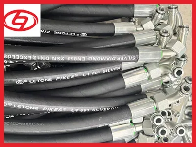  Lt782SAE100r4 Hydraulic Suction and Return Line Hose Black Oil-Resistant Synthetic Rubber