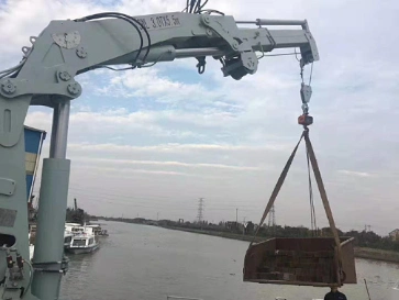 Boat Lifting Crane 5 Ton Hydraulic Mounted Ship Marine Deck Crane