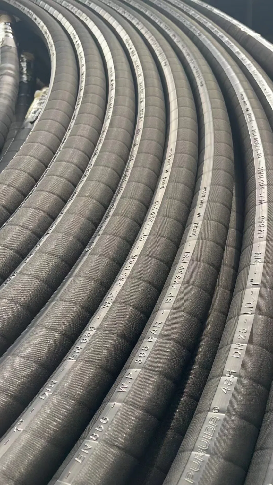 Four Layers Spirals High Tensile Steel Wire Oil Resistant Synthetic Rubber Hose