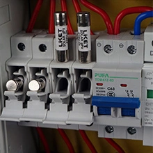 PV Combiner Box, 4 String, with 15A Rated Current Fuse, Breaker, 2.8kv Surge/Lightning Protector