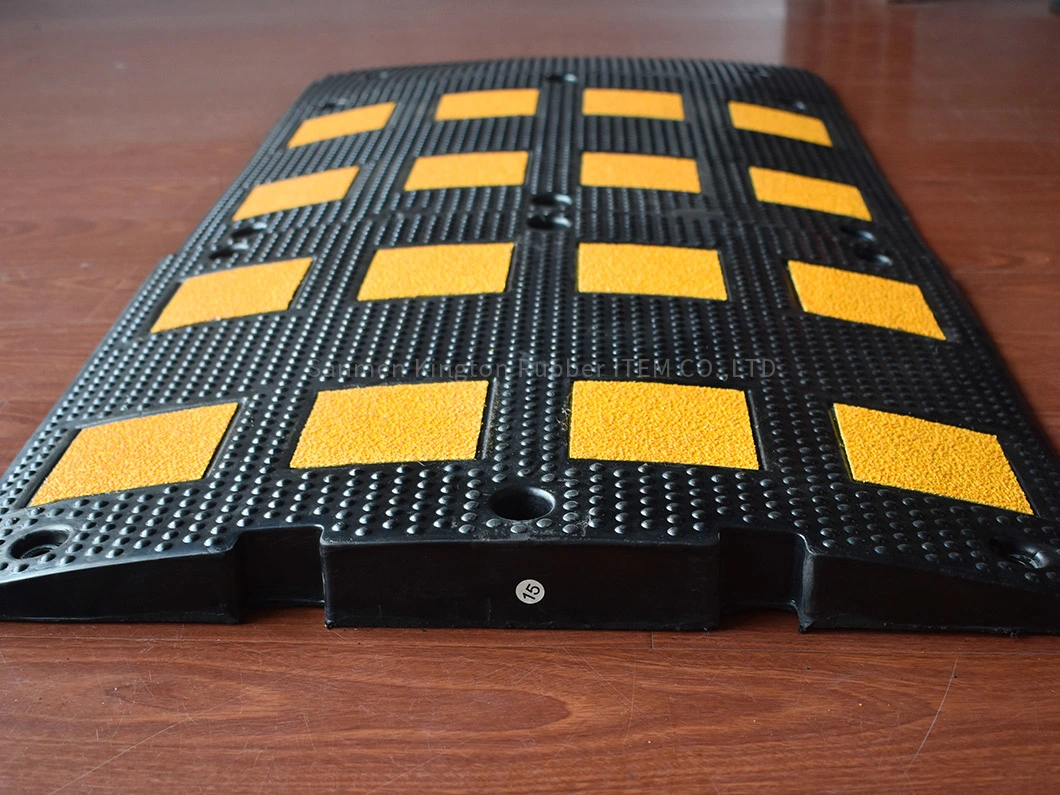 Reflective Rubber Speed Hump Road Speed Breaker Thickness 50mm for Road Safety