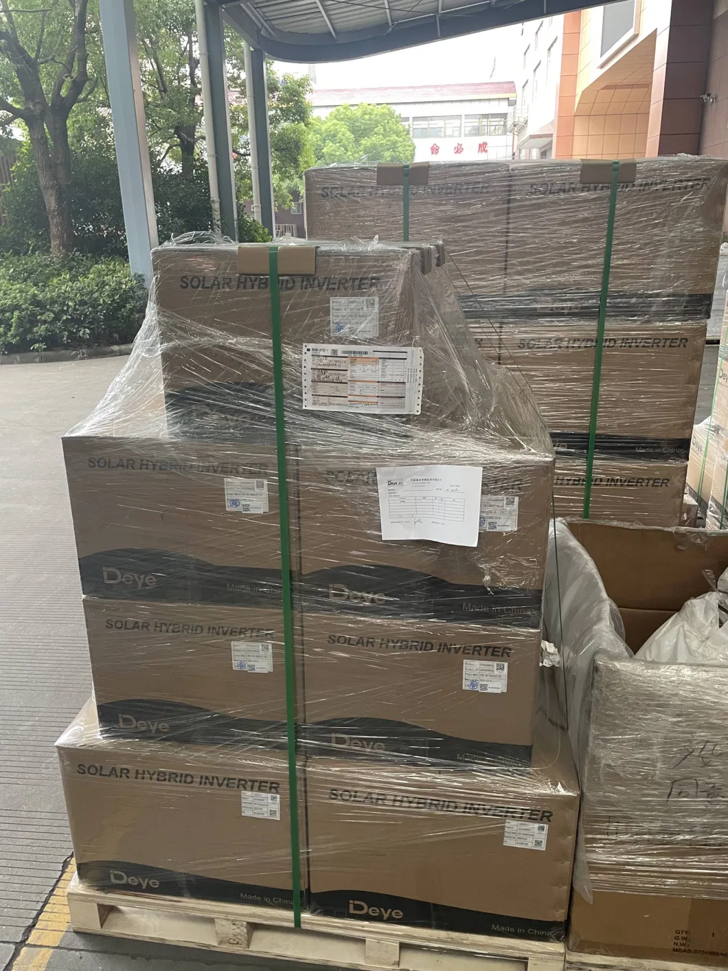 Large Quantity in Stock Deye 5kw 6kw 8kw Single Phase Hybrid Solar Inverter Low dB Home