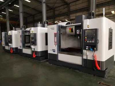 China vía lineal Centro de mecanizado vertical Vmc1580 con Fanuc GSK Tipo de servicio pesado