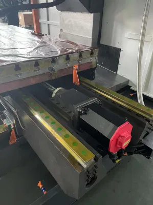 China vía lineal Centro de mecanizado vertical Vmc1580 con Fanuc GSK Tipo de servicio pesado