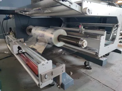 Automatic Bakery Food Pita Bread Packing/ Packaging Machinery Automatic Vegetables Tomatoes Fruits Pillow Packing Packaging Wrapping Machine