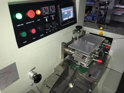 Burger Bun Biscuit/Wafer/Cookie/Sliced Bread/Moon Cake/Bun Small Food Automatic Multi-Function Horizontal Flow Pillow Pack Packing Packaging Wrapping Machine