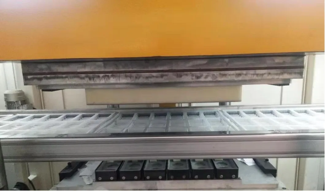 Zs-4070 Fully Automatic Positive and Negative Pressure Thin Gauge Vacuum Thermoforming Processing Plastic Product (Packaging, tray, box, lid...) Machine