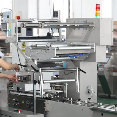 Gas nitrógeno llenado Pan hamburguesa flujo automático de envoltura Bunds Croissant Máquina de embalaje horizontal de donut
