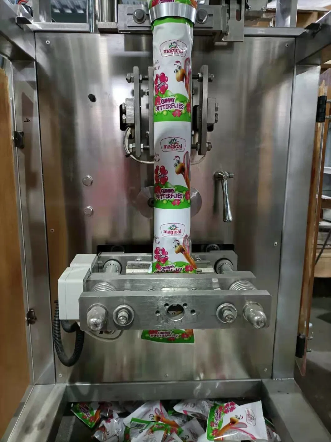 Factory Cheaper Price Automatic Vertical Nuts Seeds Pasta Chips Cereal Sugar Dried Fruit Powder Pouch Packing Packaging Machine