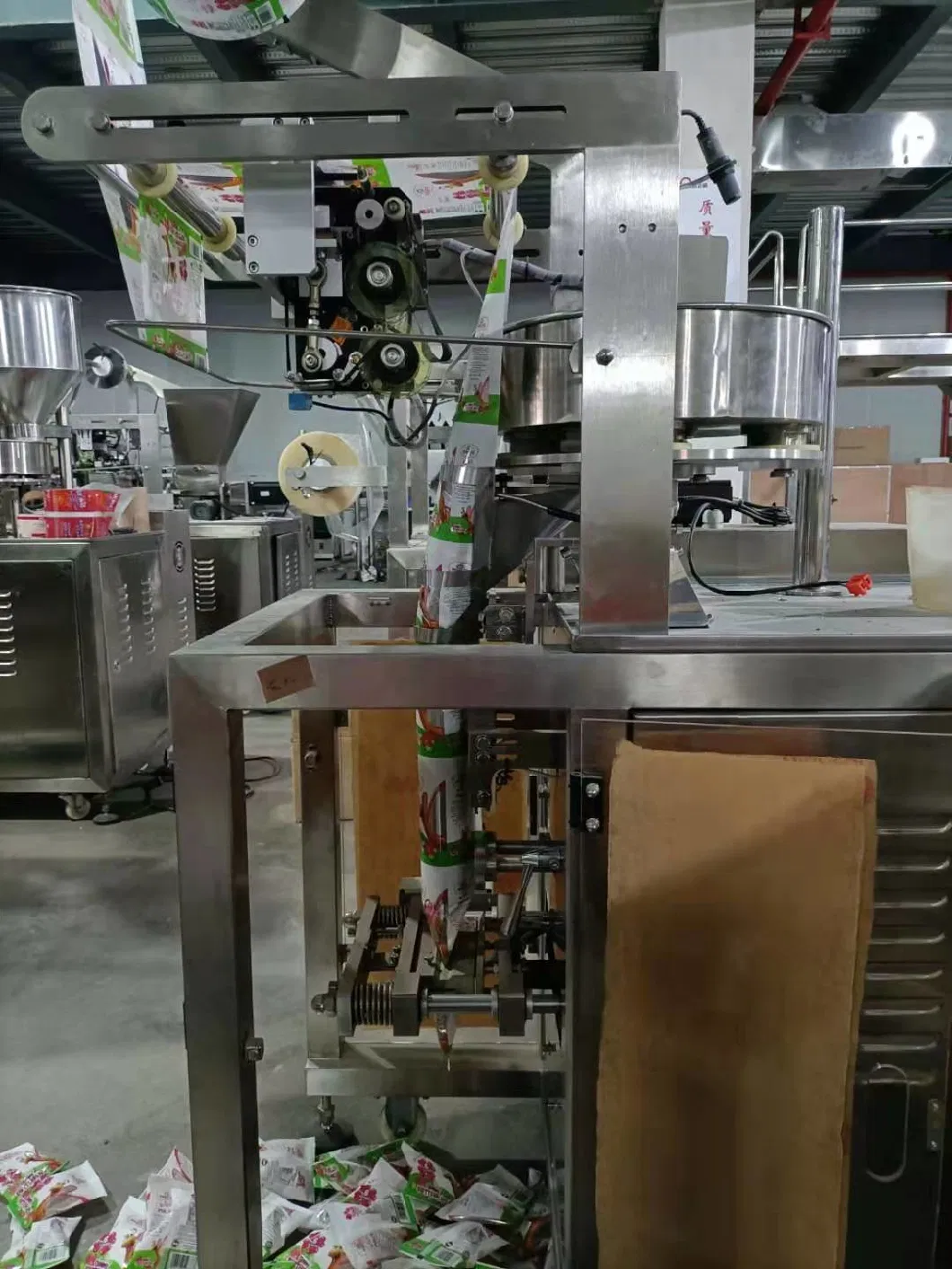 Factory Cheaper Price Automatic Vertical Nuts Seeds Pasta Chips Cereal Sugar Dried Fruit Powder Pouch Packing Packaging Machine