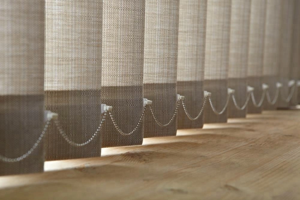 Polyester Fabric Vertical Blinds Manual or Motorized Metallic Make Building Material