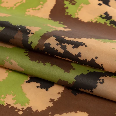 Tessuto in camouflage stampato in poliestere Taffeta da 290 t con rivestimento trasparente impermeabile o in PU argento per uniformità, tende e schienale[Ack