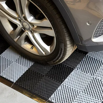 Car Tinting Shop Flooring Tiles 400*400*18mm Vented Drainage Garage Basement Plastic Floor Interlocking Tiles