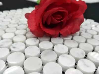 Low Price Selling Carrara White Penny Round Mosaic Marble Tile for Interior Floor and Wall, Bathroom and Shower