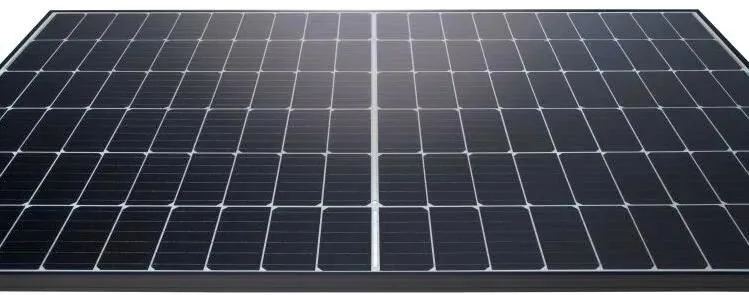 440W 450W 460 Watts Solar Panel EU Stock Black The Roof of The Household Is Tiled