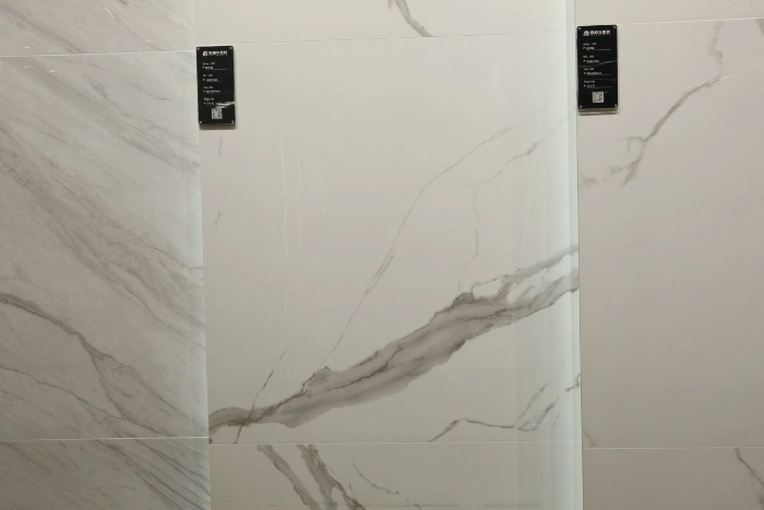 Foshan Carrara White Super White Body Shiny Porcelain Marble Floor and Wall Tile Jm82105D