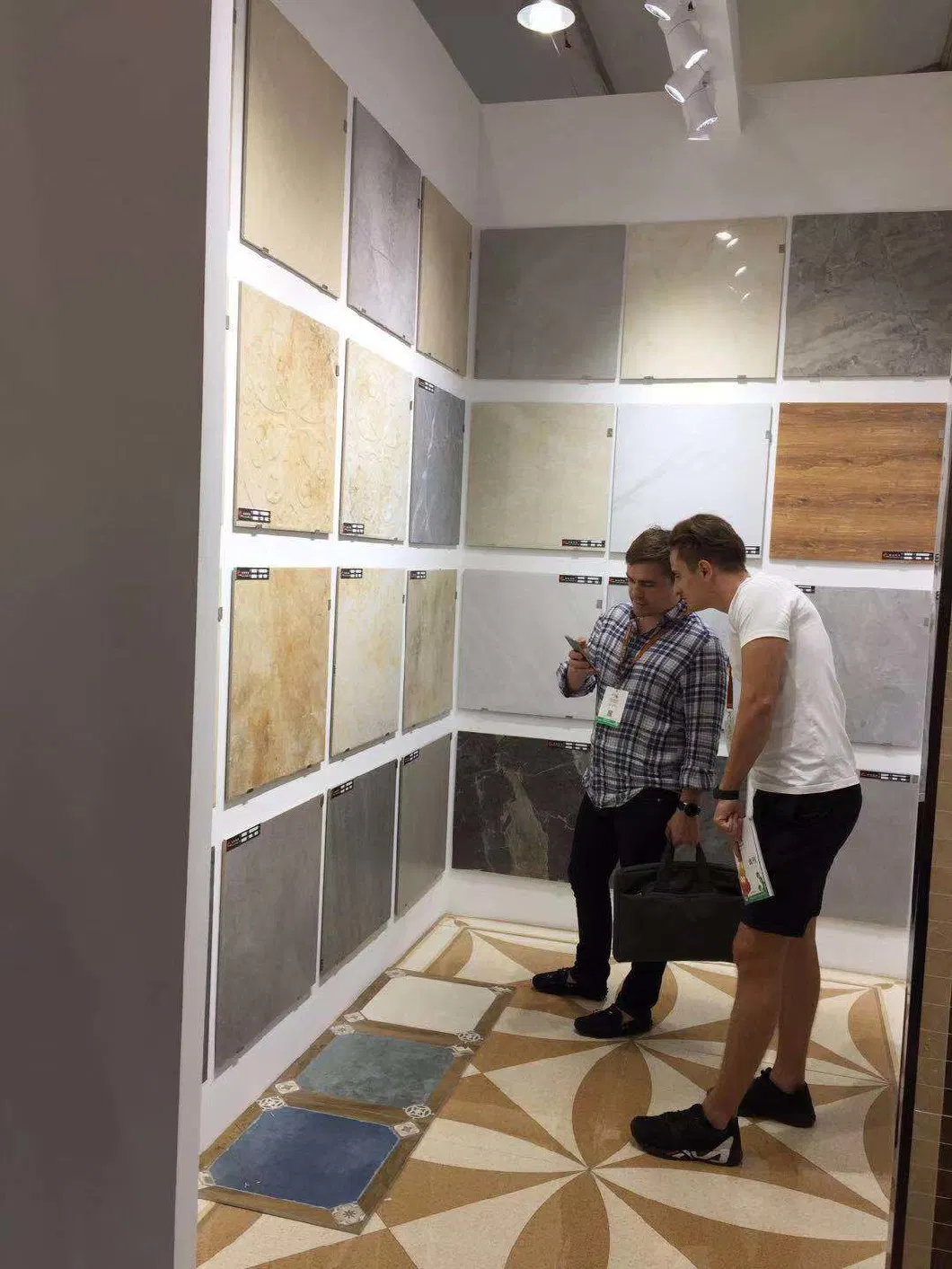800*800mm Grey Marble Look Sitting Room Wear Resistant Full Body Polished Glazed Floor Tile