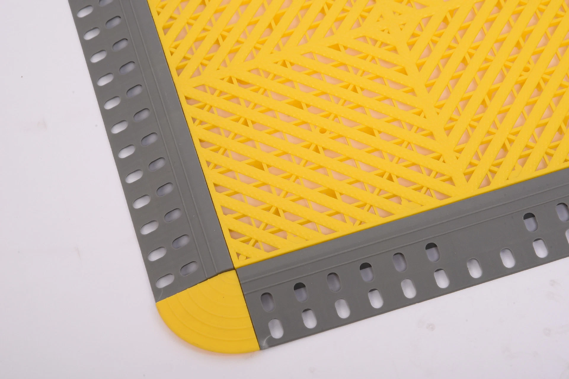 PP Garage Interlocking Floor Tiles Interlocking Flooring Mats for Car Washing