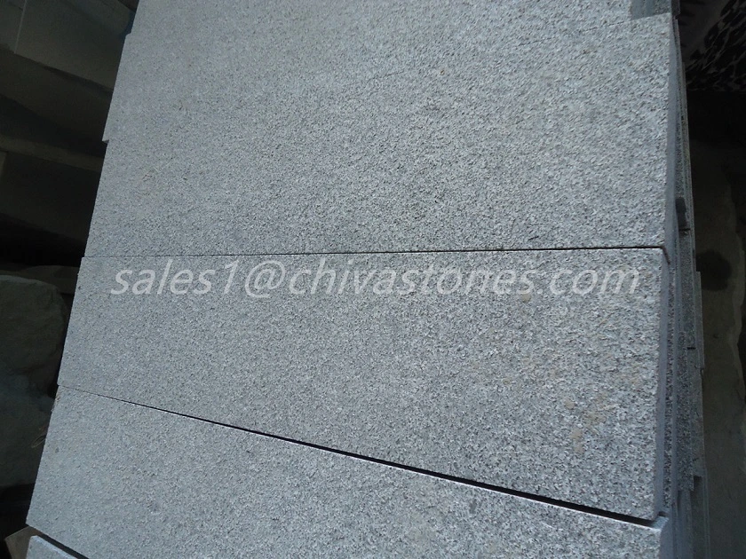 Factory Directly Natural Flamed Grey Granite Tiles for Outdoor Floor/Wall Tiles