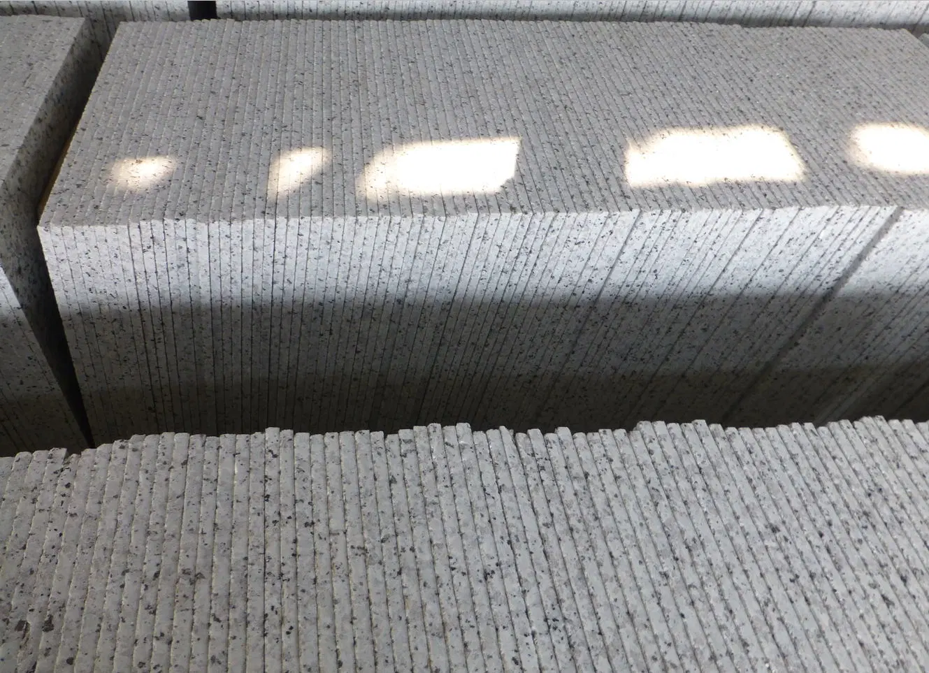 Decoration Materials Bala White Granite Tiles/Slabs/Countertops/Skirting/Stone Wall Tiles