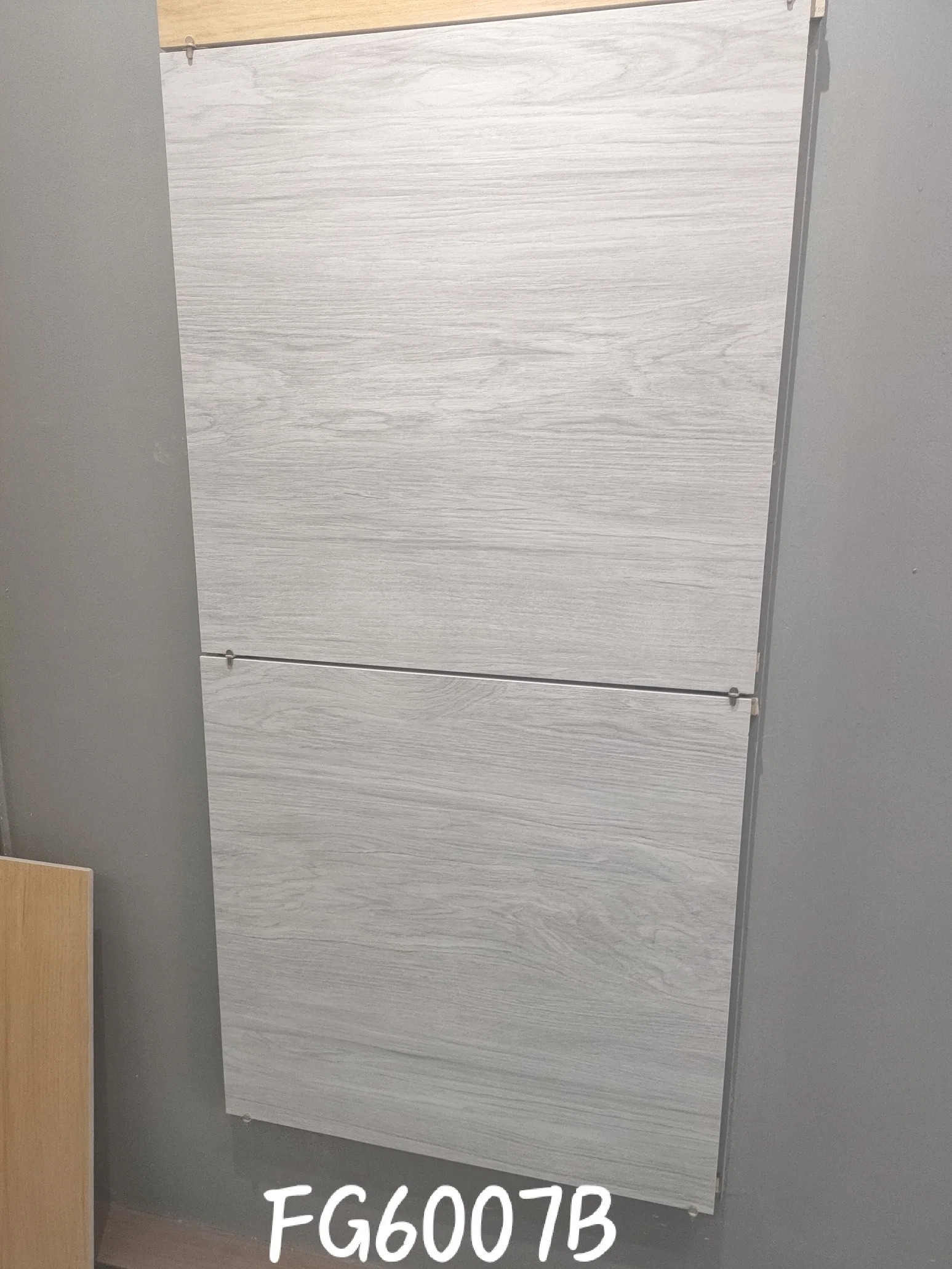 Cheap Matt Surface Wooden Floor Tiles Light Grey Porcelain Ceramic Wood Look Floor Tiles