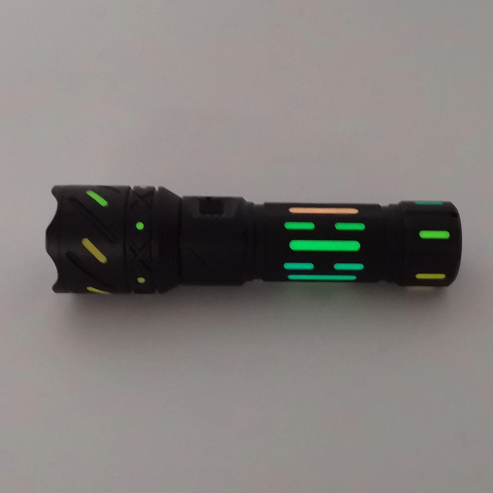 Yichen 700lm Rechargeable Zoomable LED White Laser Flashlight with Fluorescence Appearance