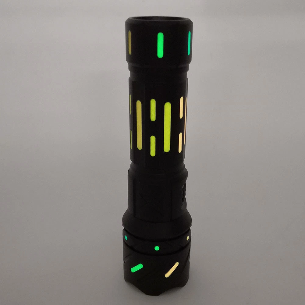 Yichen 700lm Rechargeable Zoomable LED White Laser Flashlight with Fluorescence Appearance