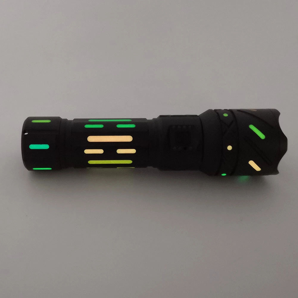 Yichen 700lm Rechargeable Zoomable LED White Laser Flashlight with Fluorescence Appearance