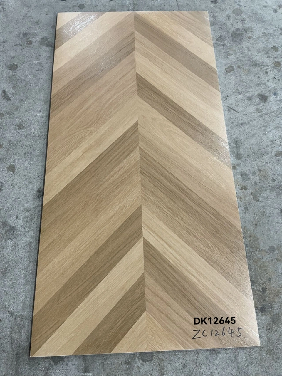 Fine Carving Glazed Wood Flooring Tile for Home Decoration 600X1200mm