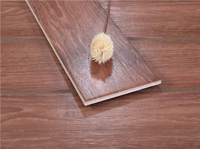  Шаблон рисунком "елочкой" дерева с керамической плиткой пол и декор из дерева