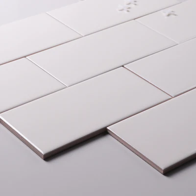Белая настенная плитка 100 х 200 мм, цвет Ivory, с глянцевой поверхностью
