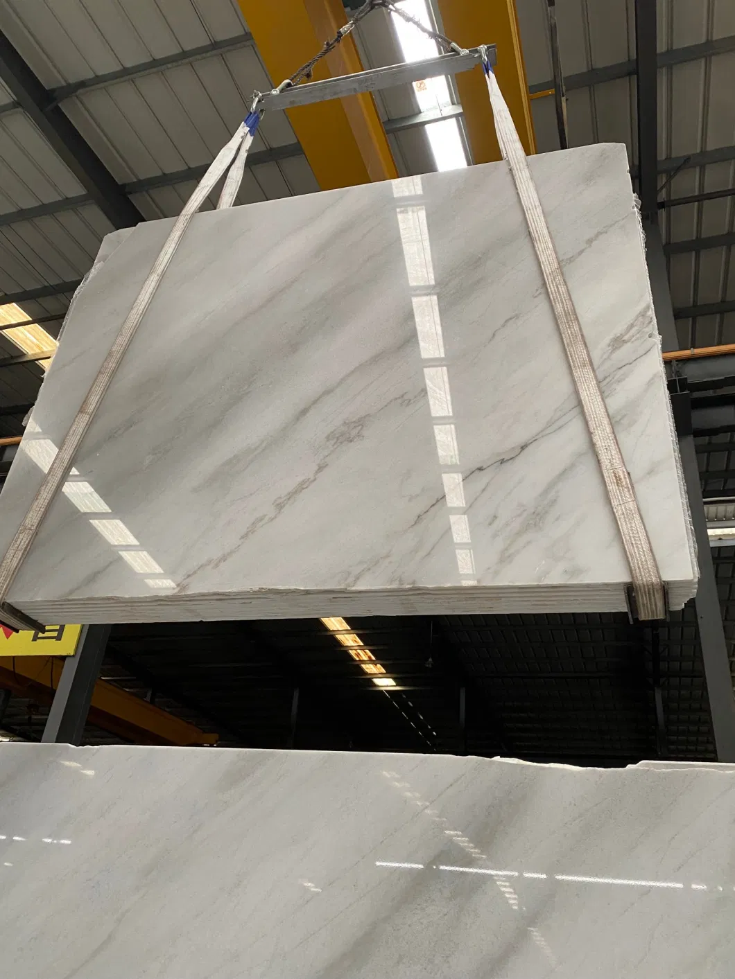 China Cheap Chinese Rainbow Guangxi White Marble Slabs &amp; Tiles