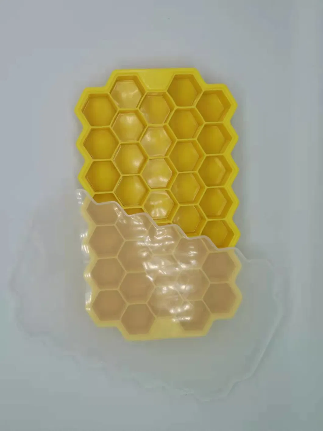 Food Grade Eco-Friendly Silicone Honeycomb Shape 37 Holes Silicone Ice Cube Tray Mold with Lids