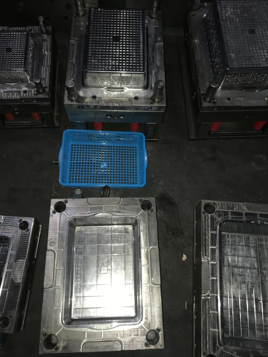 Washing Fruit Vegetable Basket Plastic Injection Mould Maker