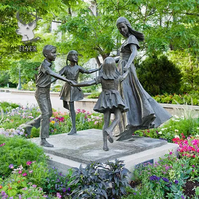 Fábrica Arte fundición Bronce vida Tamaño Figura niños Escultura exterior Garden Metal Crafts Estatua de niño y niña sentado en un Log sosteniendo una tortuga