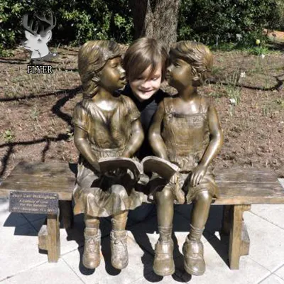 Fábrica Arte fundición Bronce vida Tamaño Figura niños Escultura exterior Garden Metal Crafts Estatua de niño y niña sentado en un Log sosteniendo una tortuga