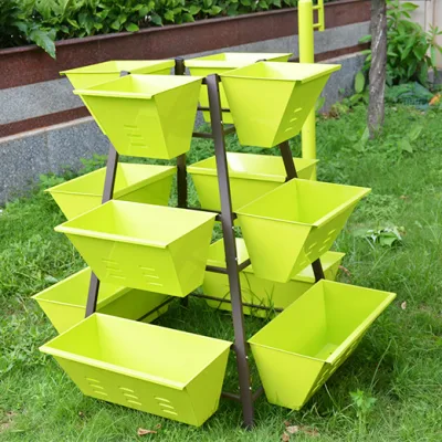 Jardín de casa - Combinación de múltiples capas grandes macetas de flores para plantar hortalizas