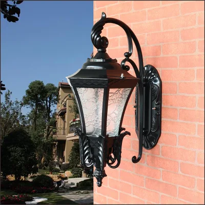 Venta en caliente Iluminación de pared de LED para exteriores moderna con ahorro de energía Lámpara