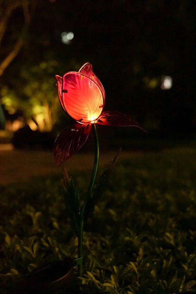 Realistic Rose Flower Light LED Solar Garden Light Decoration