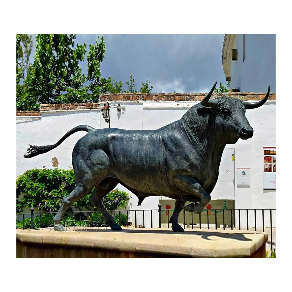 Outdoor Heroic Animal Decorations Bronze Life Size Wall Street Bull Statue