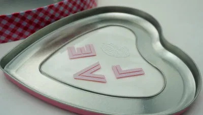 Heart-Shaped with PVC Window Gift Chocolate Candy Valentine&prime; S Day Tin Box