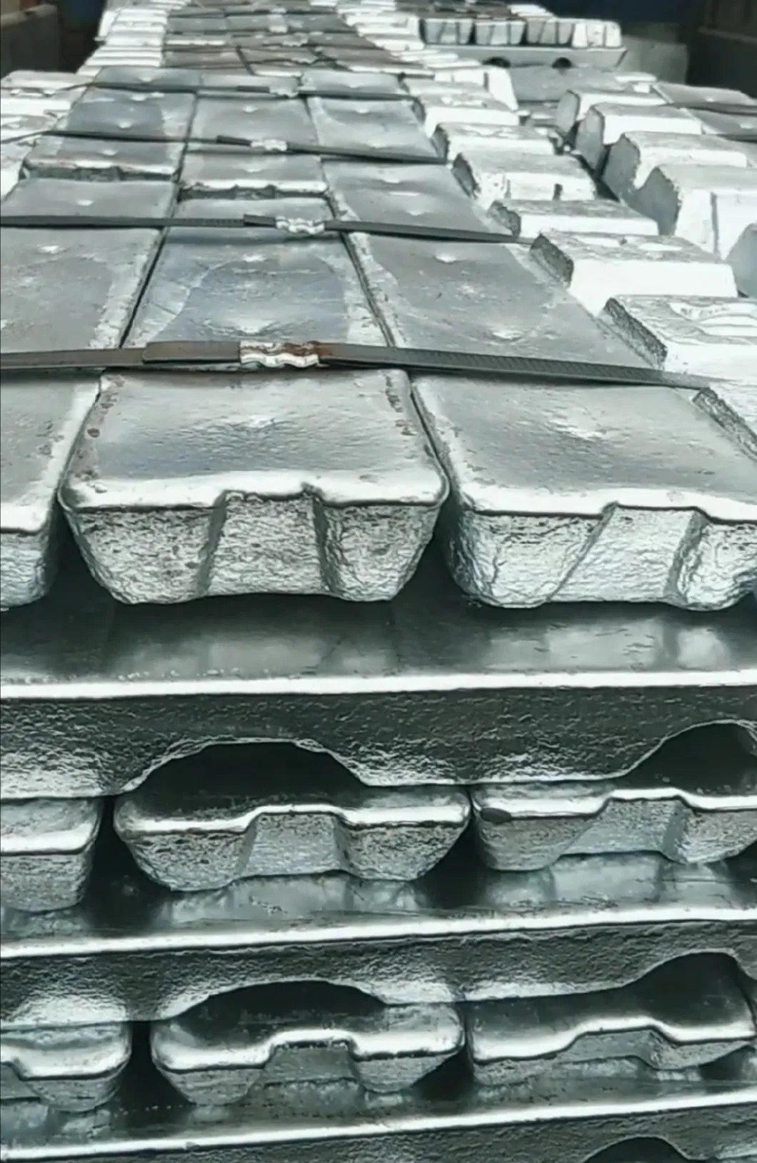 Sell 99.9% High Density Tin Ingot, Tin Gold Is China&prime; S Best-Selling Tin Material