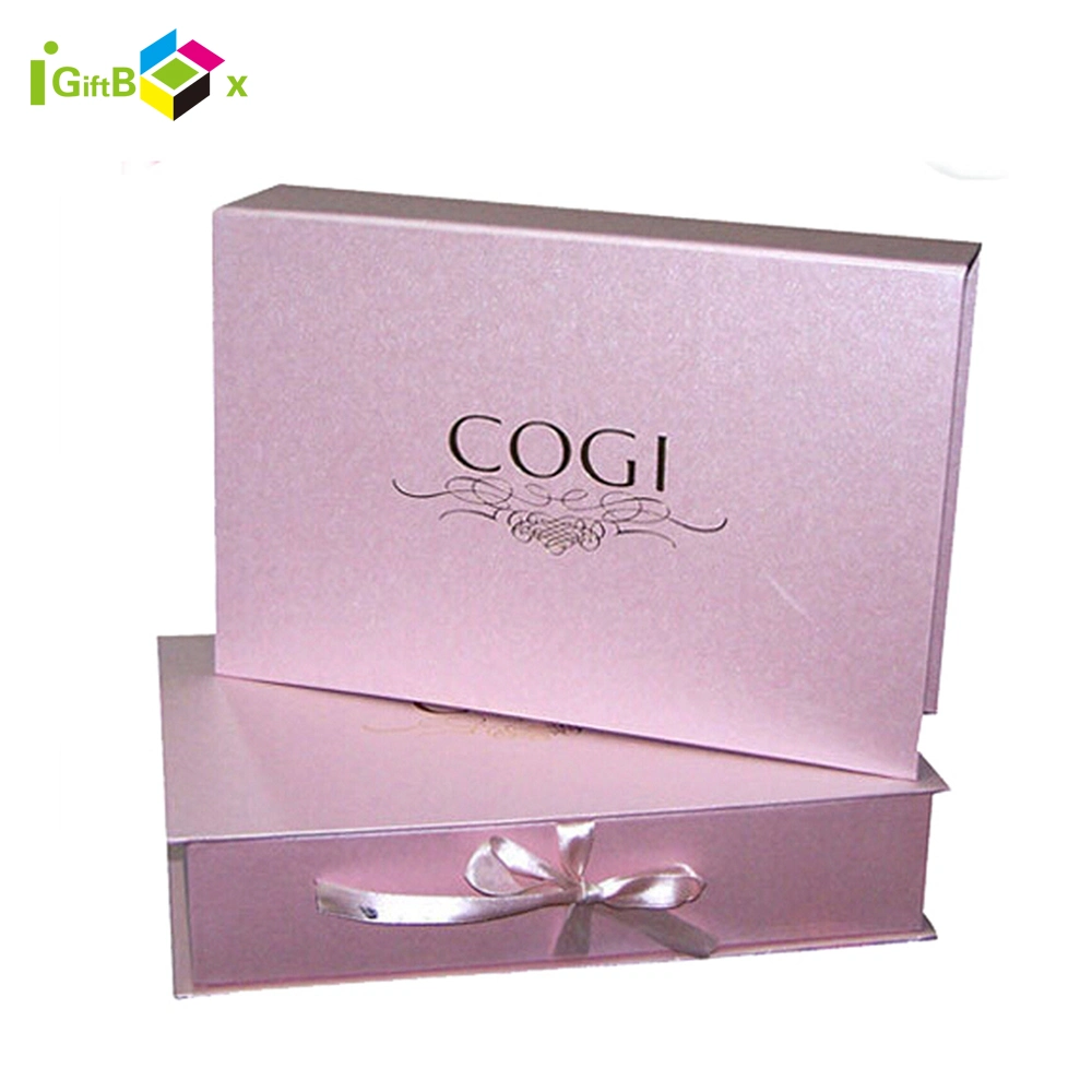 Baby Pink Packing Box Gift Box with Metal Closing and Handling