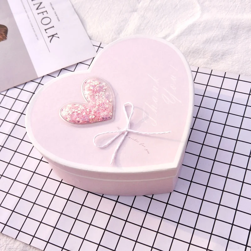 Wholesales Custom Printing Logo with Bow Tie Machine Made Recycle Materials Heart-Shaped Paper Box