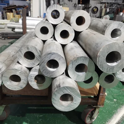 China Fabricante de tubos de aluminio 2024 3003 5052 5083 6063 6082 7075 6061 T6 tubo redondo de aleación de aluminio de grado marino
