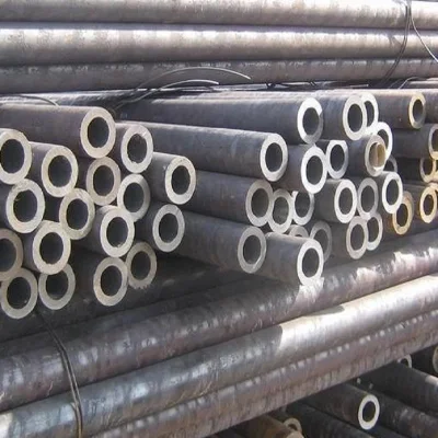 Materiali da costruzione laminati a caldo 15CrMo tubi scambiatori di calore con rivestimento lubrificato Tubi per forni Lega di petrolio tubo di cracking di petrolio tubo di acciaio senza saldatura al carbonio