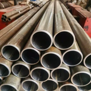 Tubo di levigatura ASTM A335 lega P5 / P9 / P22 Tubo senza saldatura in acciaio / tubo in acciaio al carbonio da 18 pollici