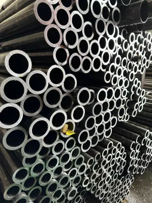 Produttore di tubi in acciaio ASTM A36 A106 A53 Q235B 1020 1030 1045 acciaio al carbonio Gcr15 16mn 15CrMo 35CrMo acciaio legato 42CrMo Tubo in acciaio senza saldatura
