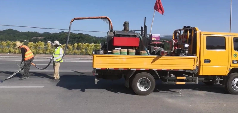 High Quality 350 Liter Asphalt Melter for Highway Road Pavement Repair